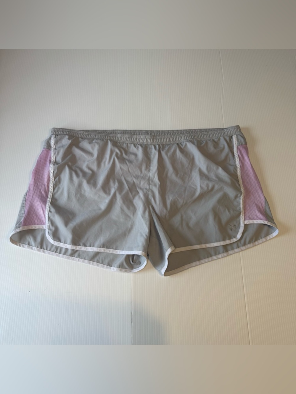 Old Navy Active XXL Gray Pink Mesh Dolphin Running Shorts Plus Size Athletic